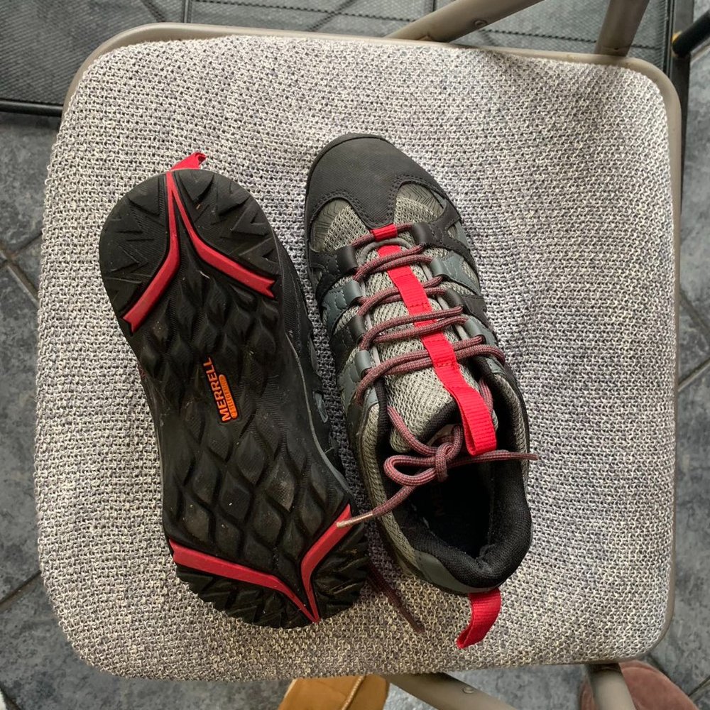 Merrell shoes size 7